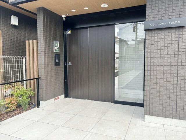 拡大写真:D-residence下田部B 2階203のエントランス