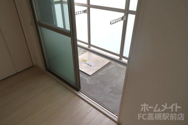 拡大写真：グランブルー高槻 4階401のバルコニー