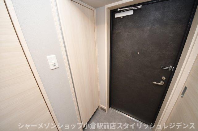 拡大写真:ウィングス西本町 2階208の玄関
