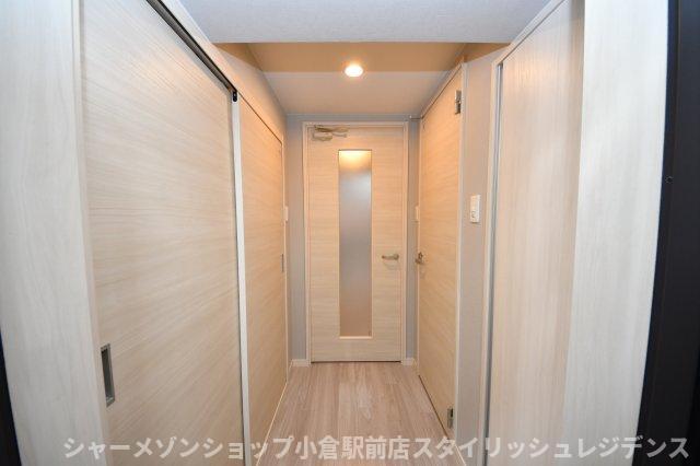 拡大写真:ウィングス西本町 2階208の玄関