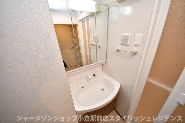 拡大写真:ウィングス西本町 2階208の洗面所