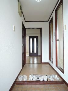 拡大写真:ニューサンリバー小倉 2階203の玄関