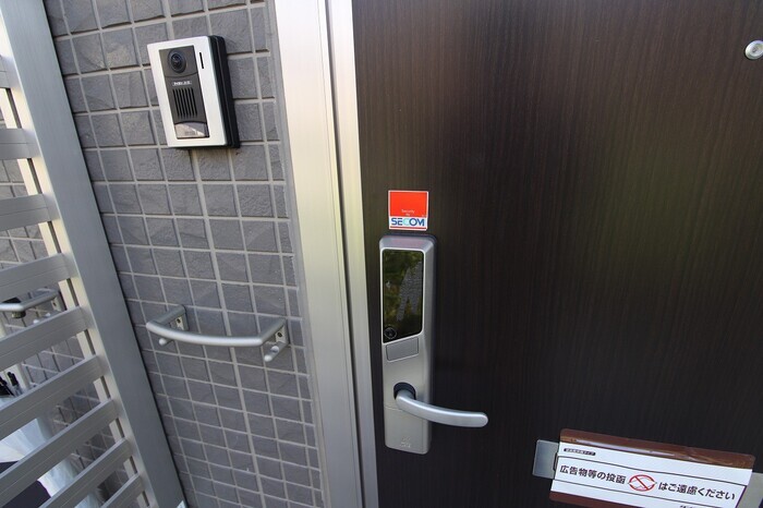 拡大写真：D-room泉台　A棟 2階201の玄関