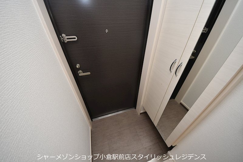 拡大写真:アクシオ小倉 9階903の玄関