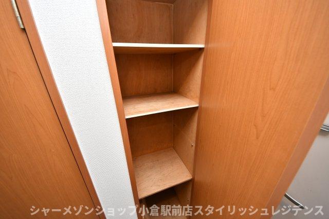 拡大写真：リファレンス嵐山口 3階301の収納