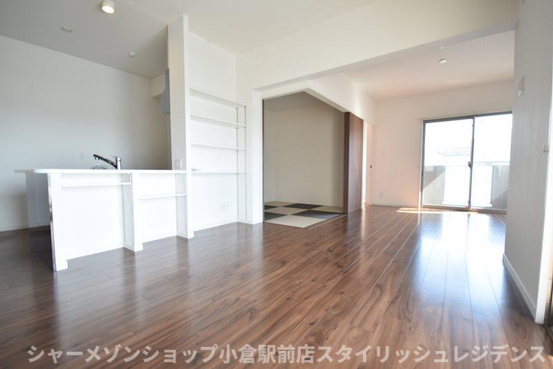 拡大写真:ニューガイアソラーレ葛原 3階301の居間