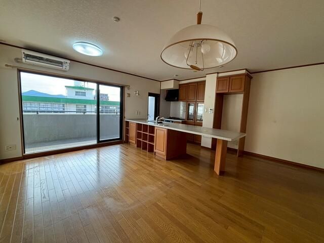 拡大写真：アーティックスエグゼ足原 4階302の居間