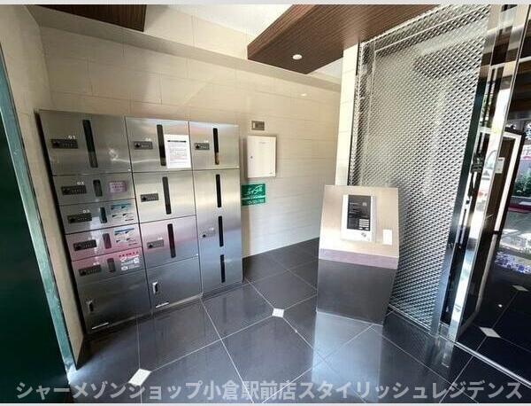 拡大写真:リブラ ブライト 4階402のエントランス