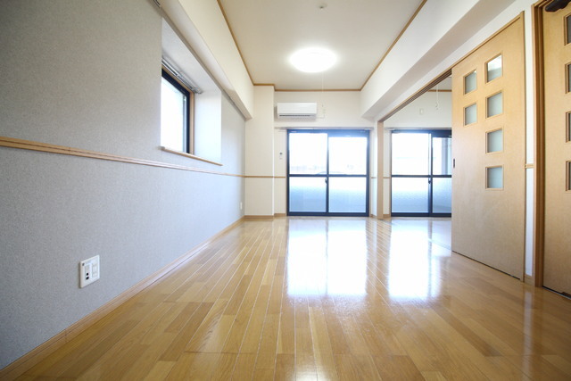 拡大写真：ボヌール小倉　 4階402の居間