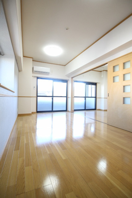 拡大写真：ボヌール小倉　 4階402の居間