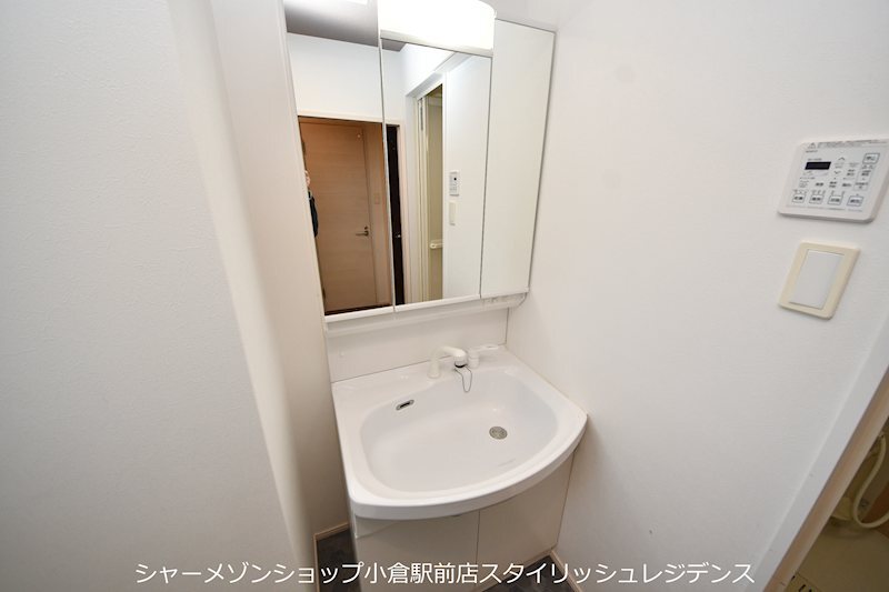 拡大写真:グレース上富野 3階303の洗面所