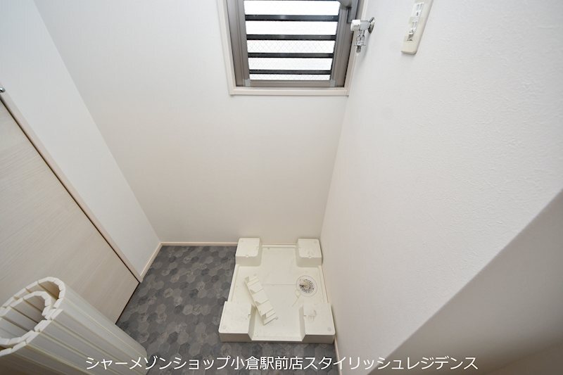 拡大写真:グレース上富野 3階303の洗面所