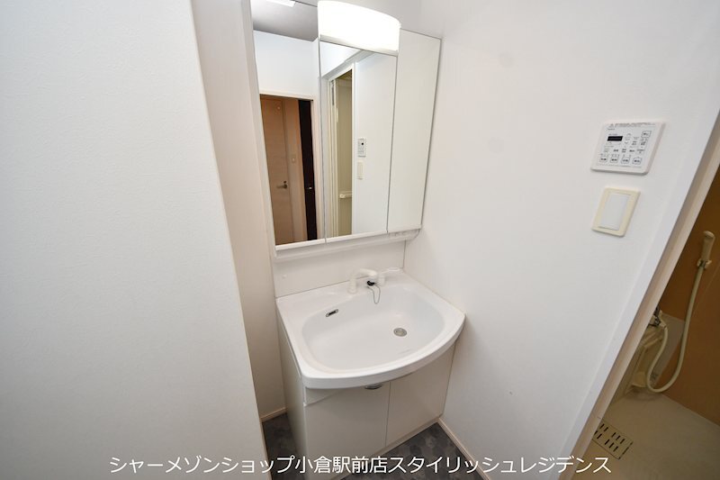 拡大写真:グレース上富野 3階303の洗面所