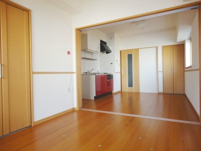 拡大写真：クレール花音 5階501の居間