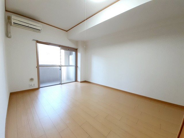 拡大写真：セトル．イン鳳 4階410の居間