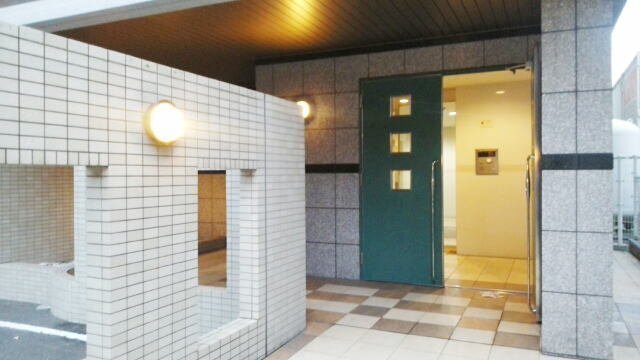 拡大写真：セトル．イン鳳 4階410のエントランス