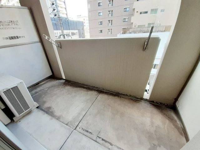 拡大写真：セトル．イン鳳 4階410のバルコニー