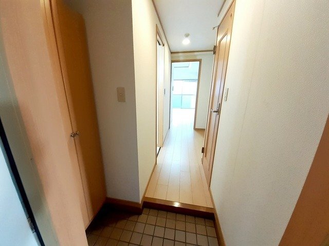 拡大写真：セトル．イン鳳 4階410の玄関