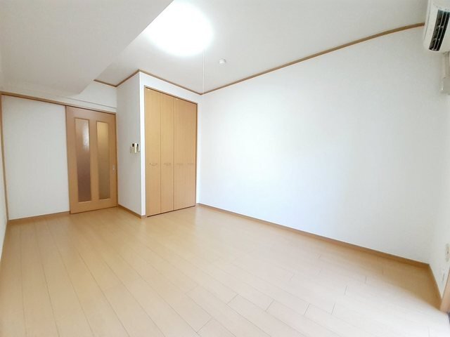 拡大写真：セトル．イン鳳 4階410の洋室