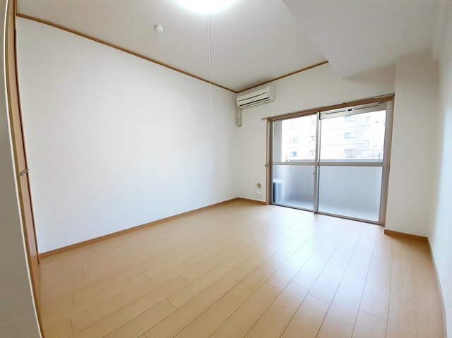 拡大写真：セトル．イン鳳 4階410の居間