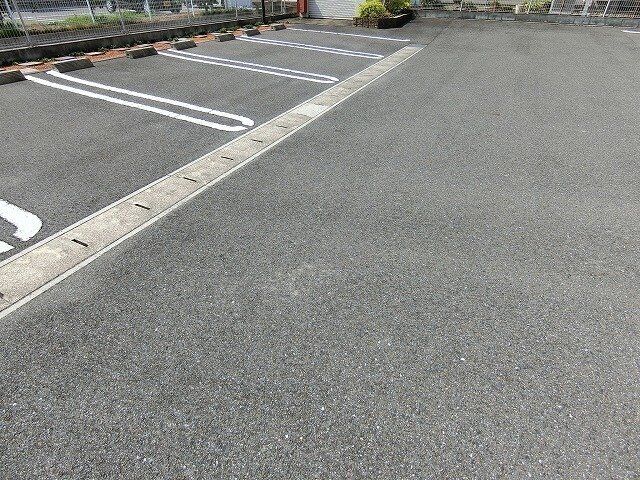 拡大写真:アージュb 2階201の外観