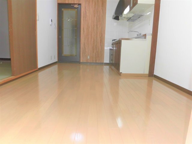 拡大写真:エムブレイス 2階202の居間