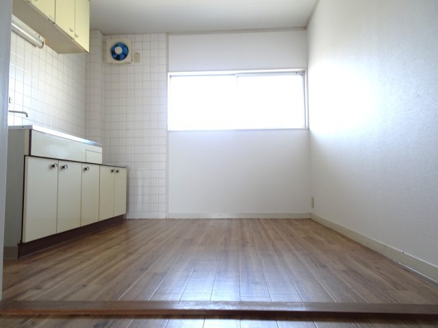 拡大写真:リバティはやの A 1階106のキッチン