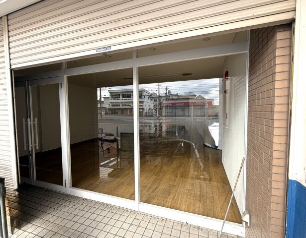 拡大写真:大垣市南頬町店舗事務所 1階1の玄関