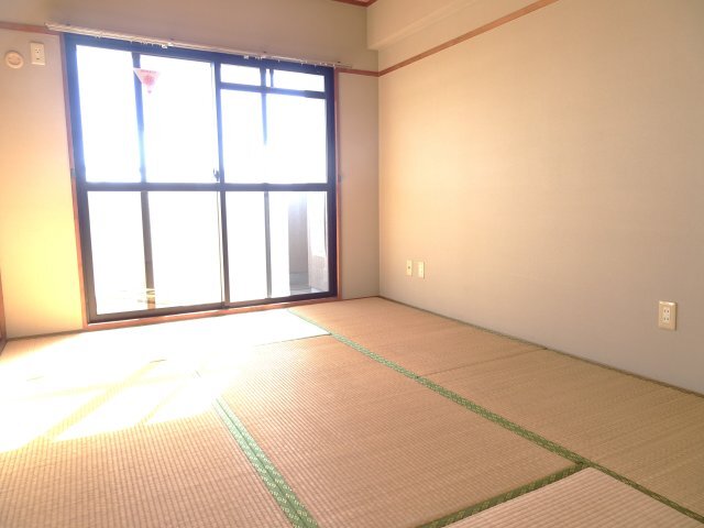 拡大写真:リバーサイド鎌倉 3階306の和室