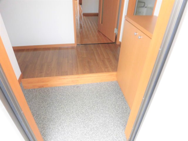 拡大写真:ヴァイスハイム 2階206の玄関