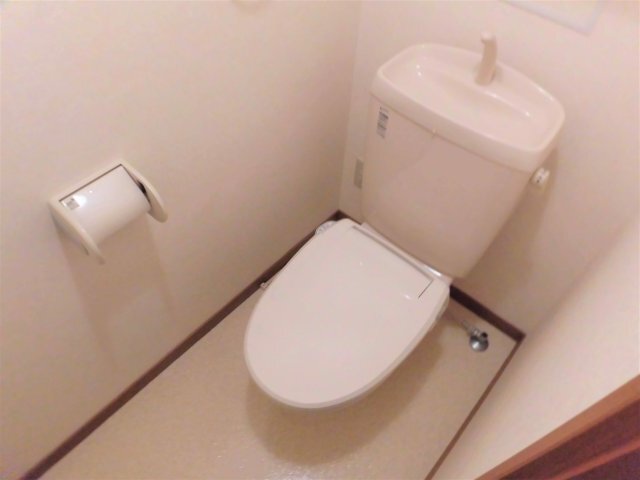 拡大写真:ヴァイスハイム 2階206のトイレ