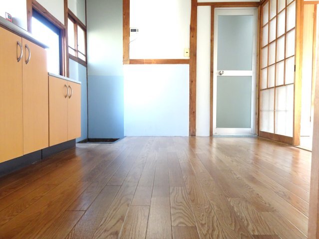 拡大写真：笠縫町貸家 1階中のキッチン