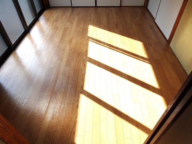 拡大写真：笠縫町貸家 1階中の洋室