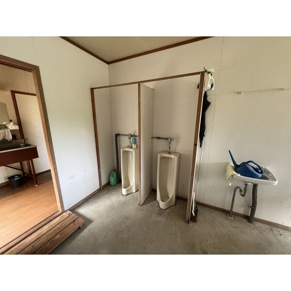 拡大写真:上石津町寄宿舎付事務所 1階1のトイレ