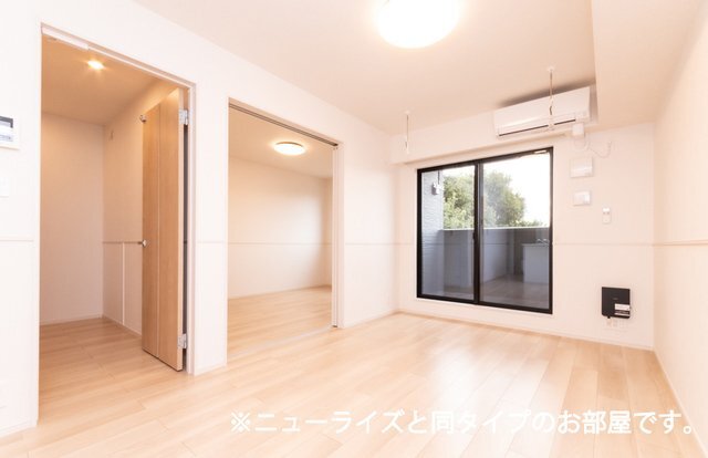 拡大写真:カーサ ファミーユ 2階203の居間