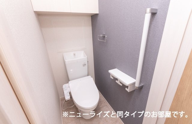 拡大写真:カーサ ファミーユ 2階203のトイレ