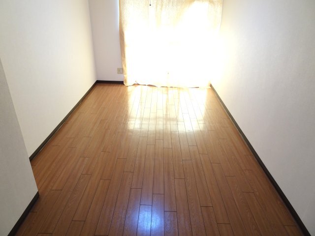 拡大写真:ウサミアパートメント 1階101の居間