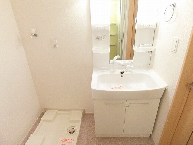 拡大写真:アージュb 2階201の洗面所