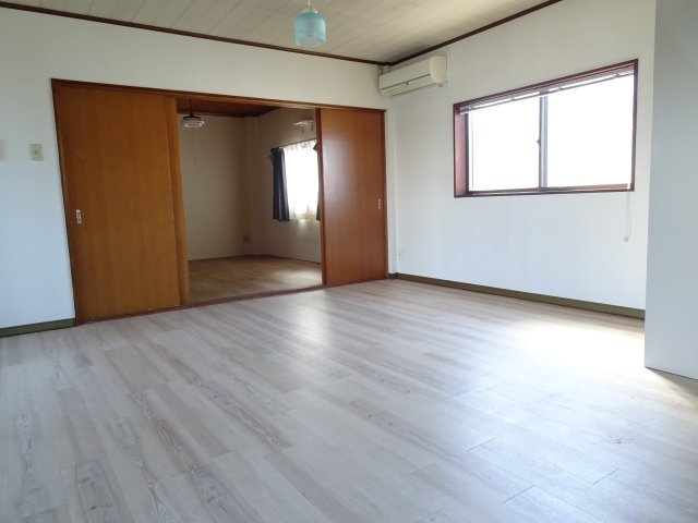 拡大写真:ガレージハウス神戸町 1階1の内装