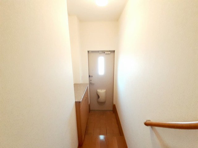 拡大写真:リバーサイド三城 2階203の玄関