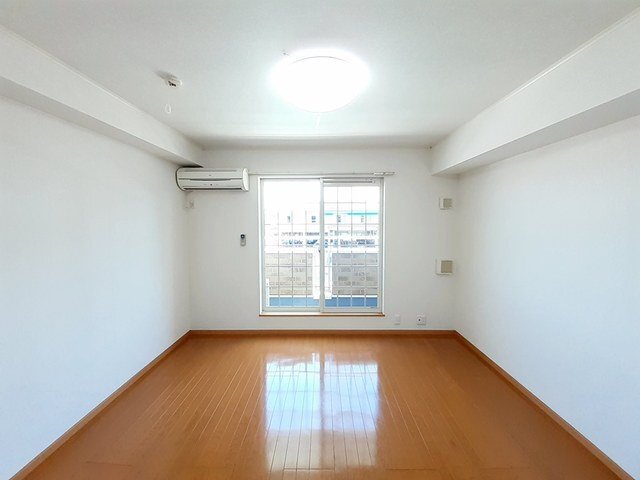 拡大写真:リバーサイド三城 2階203の居間