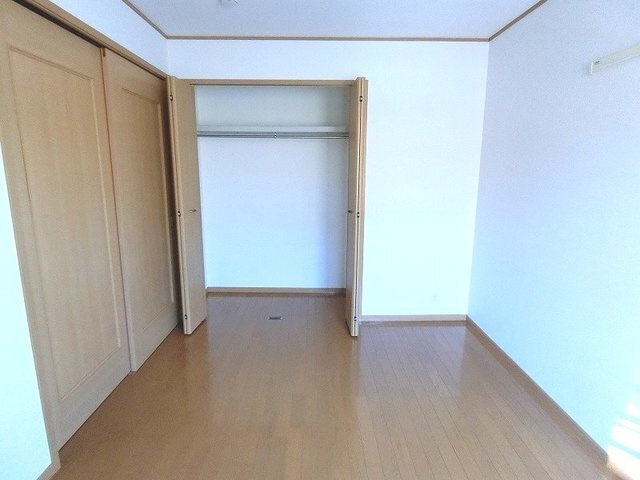 拡大写真：アルシオーネ・コートＡ 2階201の収納