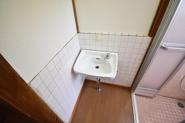拡大写真:本宮2丁目貸家 0の洗面台・洗面所