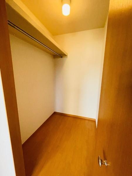 拡大写真:エルメゾン栗東 1階102の収納