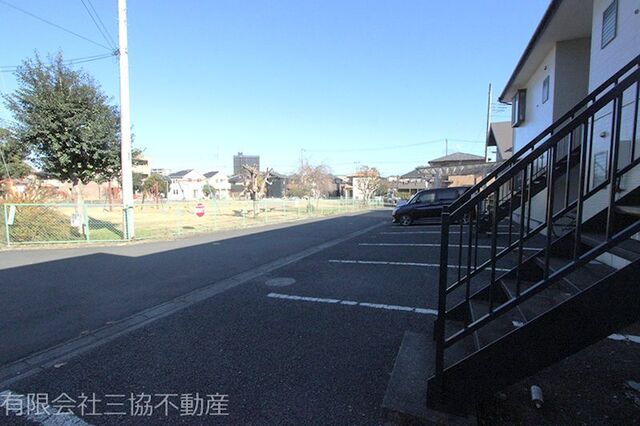 拡大写真:マドーレ 2階203の敷地内駐車場1台分付き