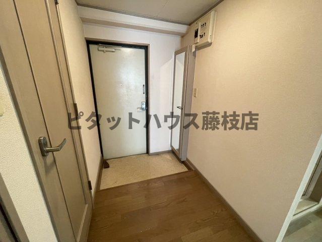 拡大写真:焼津市東小川7丁目 2階203の玄関