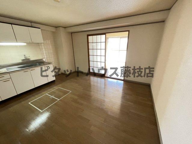 拡大写真:焼津市東小川7丁目 2階203の居間