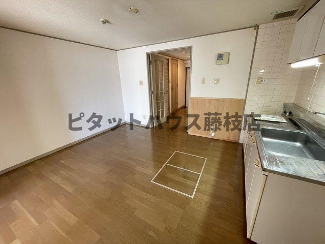 拡大写真:焼津市東小川7丁目 2階203の居間