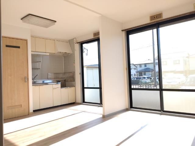 拡大写真:藤枝市東町 2階102の居間