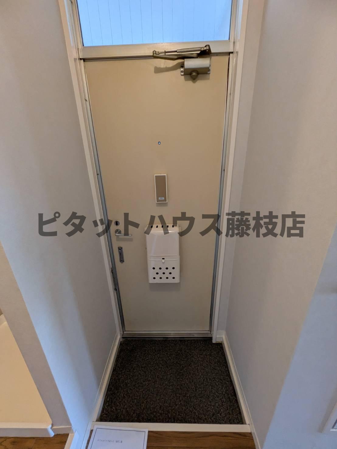 拡大写真:藤枝市時ケ谷 2階205の玄関